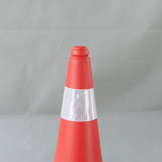 Cọc tiêu giao thông đường bộ bằng nhựa PE, đế cao su đen, đường kính 500mm