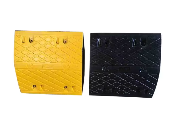 Gờ giảm tốc bằng nhựa PVC và cao su chất lượng cao